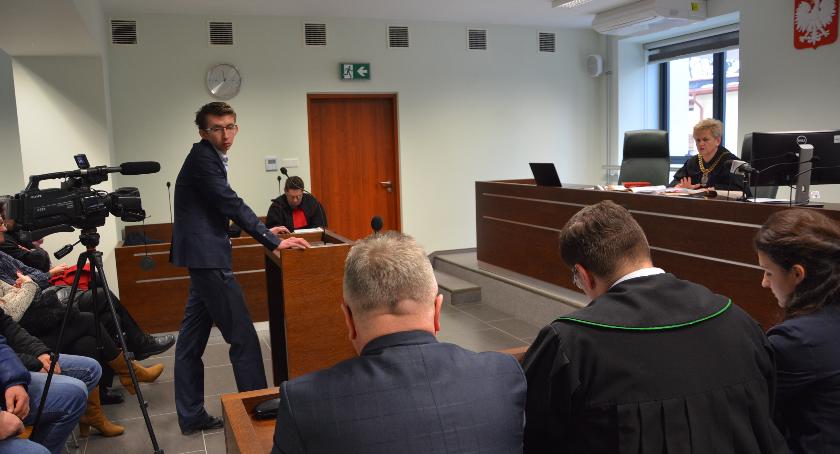 Dworak zeznawał w sądzie. Mieszkańcy wspierali wójta Ryznara