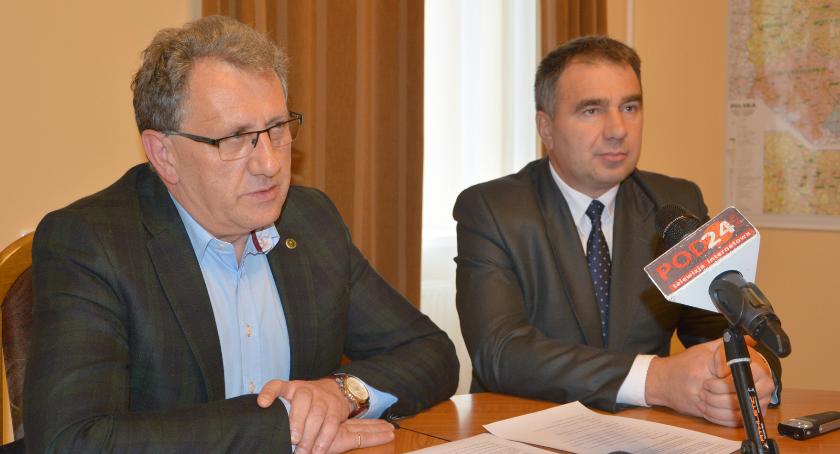 Jedna przebudowa, dwie konferencje