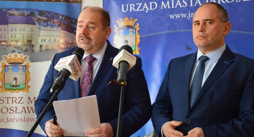 Burmistrz o alkoholu w CKiP oraz o artykule radnych PiS (WIDEO)