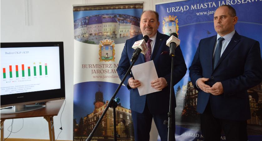 Burmistrz o alkoholu w CKiP oraz o zarzutach radnych opozycji 