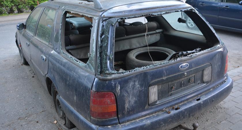 Porzucone auto stanowi zagrożenie