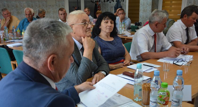 Radni żądają opieki nad dziećmi w gimbusach