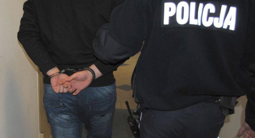 Pobity i zamknięty w bagażniku 