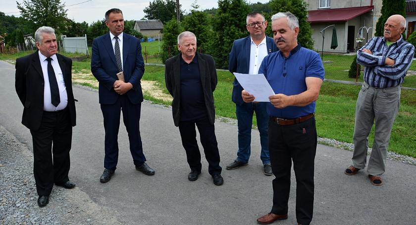 Czyim sukcesem jest oddany wodociąg w dwóch wioskach?