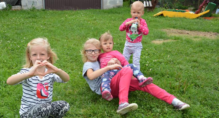 Remontują poddasze dla czterech córek zmarłej rok temu Kasi