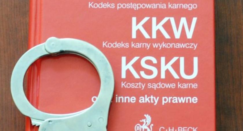 Funkcjonariusz po służbie odnalazł skradzione auto 