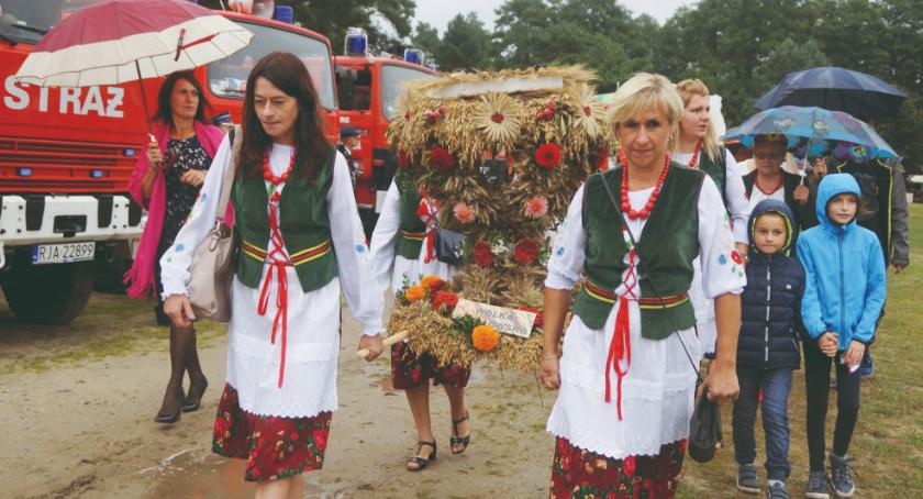 Zanieśli plon do Radawy
