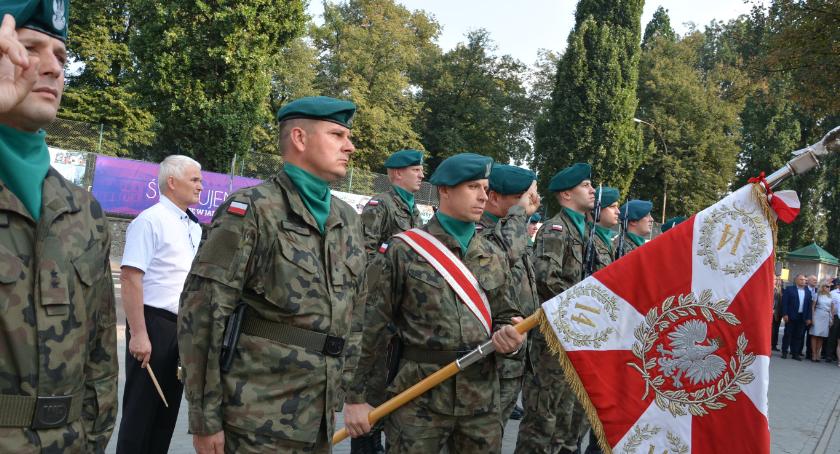 Cześć i chwała bohaterom 