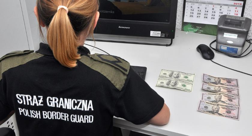 Pokazali pogranicznikom banknoty z gry planszowej 