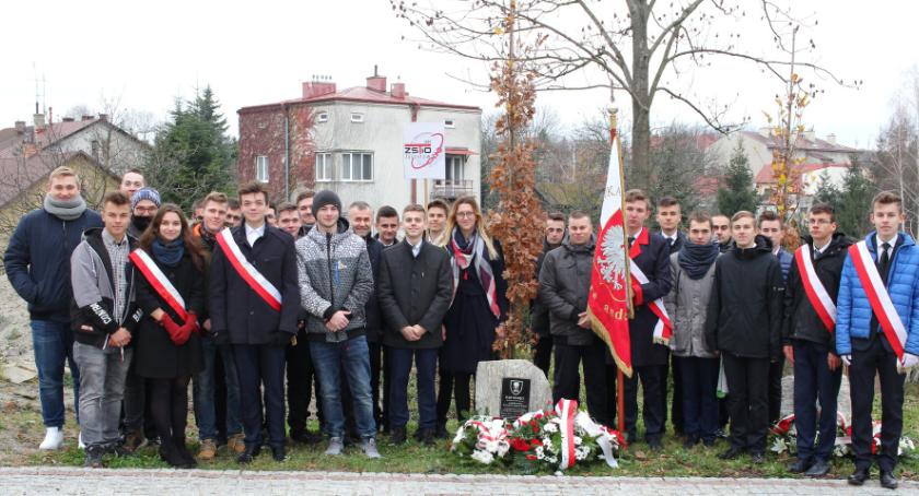Poświęcili dęby pamięci oficerów