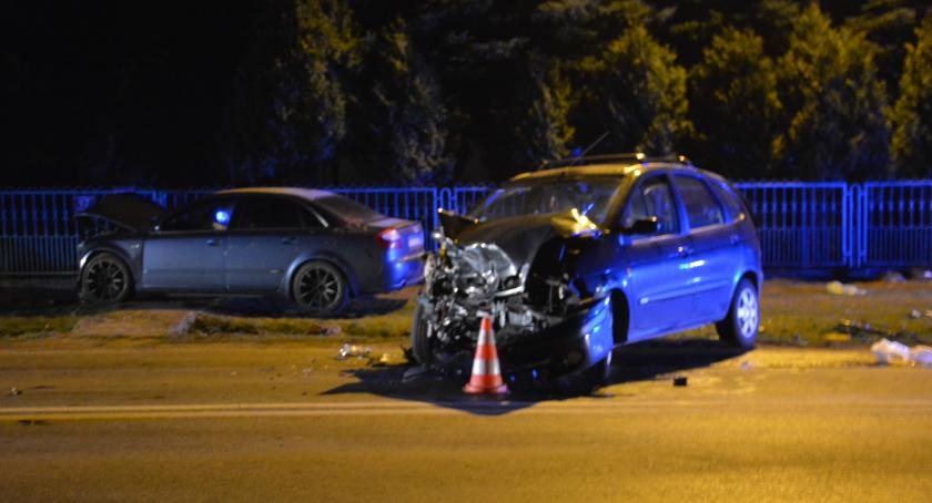 Czołowe zderzenie w Wiązownicy, dwie osoby trafiły do szpitala
