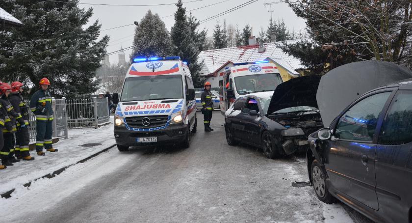 Dwie kobiety trafiły do szpitala po zderzeniu dwóch aut na Rybackiej