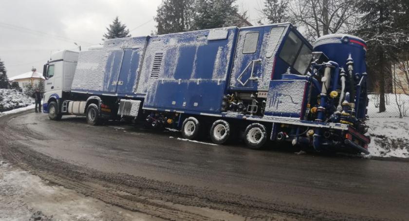 TIR zablokował drogę Kramarzówka –Helusz 