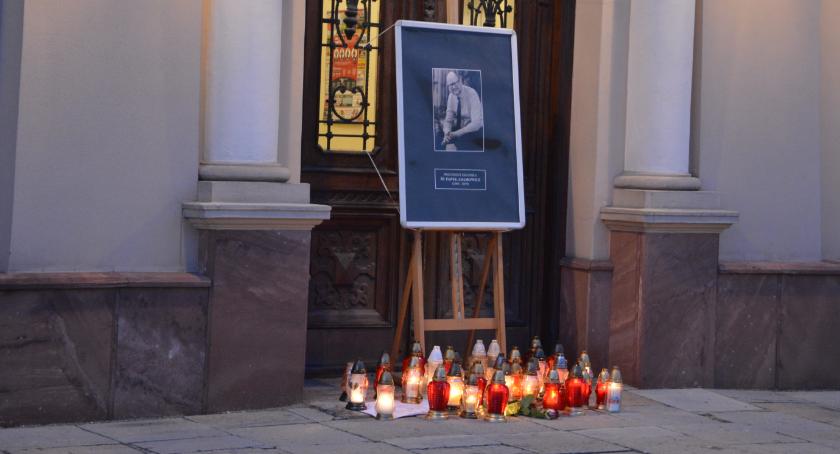 Trwa żałoba narodowa. Jarosławianie mogą zapalić znicz
