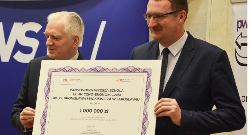 Milion złotych dla PWSTE