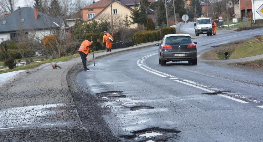Prawie 300 mln zł trafi na drogi samorządowe w 2019 r.