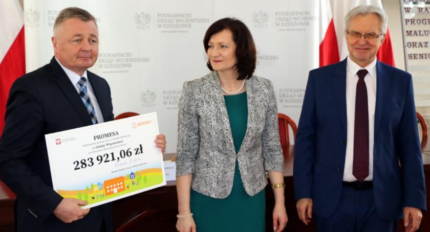 Pieniądze na domy i kluby seniora