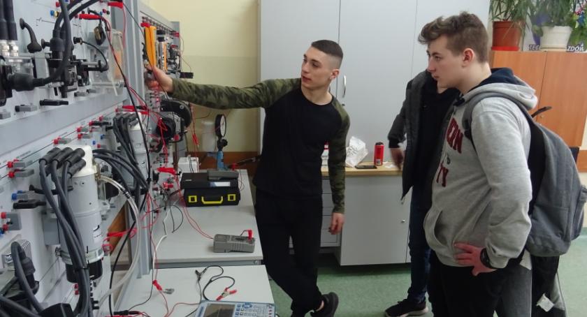 Mechanik otworzył swoje podwoje