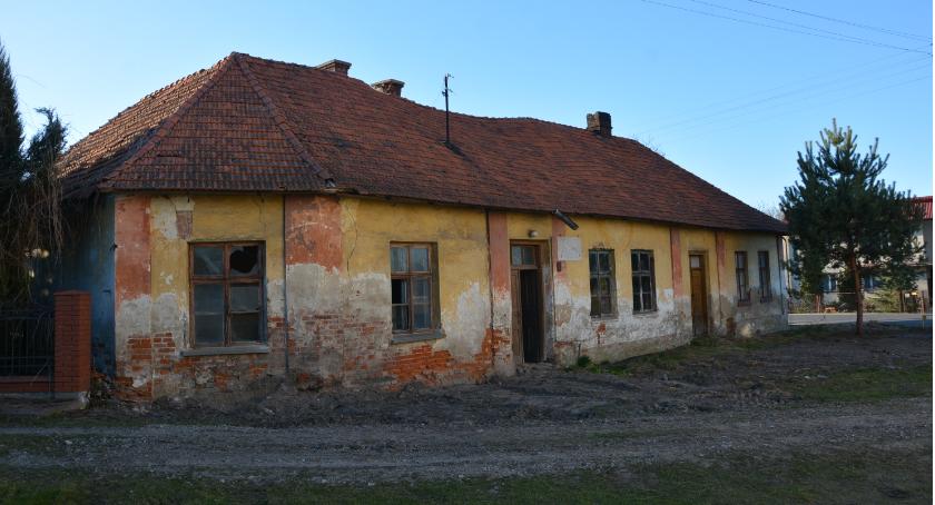 Zabytkowa szkoła do rozbiórki