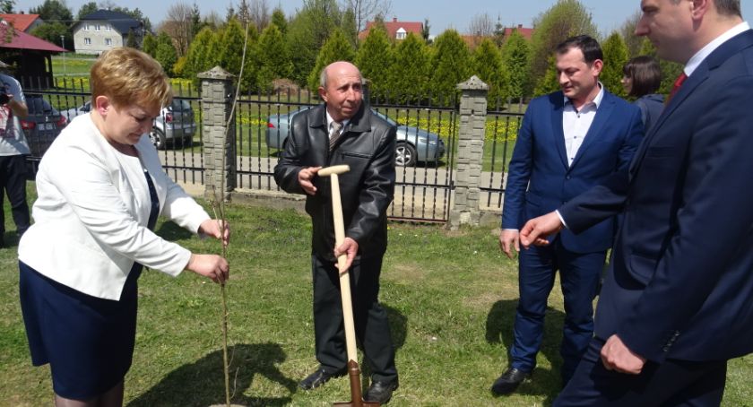 W Piwodzie posadzono dąb upamiętniający por. Jana Sochę (ZDJĘCIA, WIDEO)