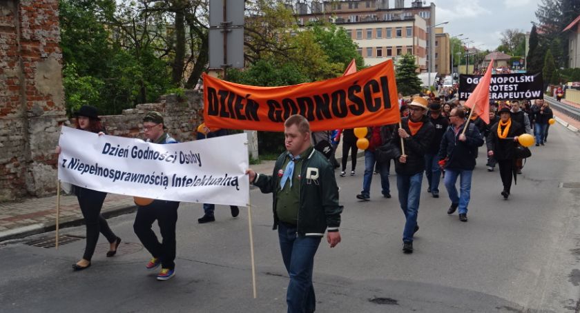 Dzień Godności Osoby z Niepełnosprawnością Intelektualną w Jarosławiu (ZDJĘCIA, WIDEO) 