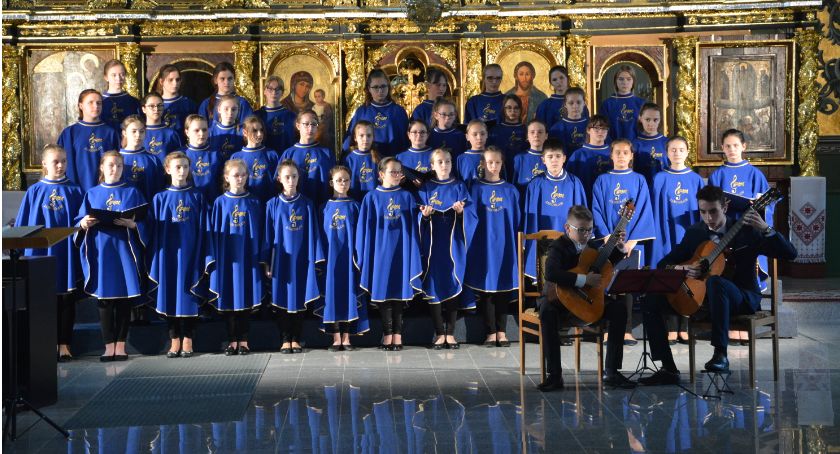Koncert uczniów szkoły muzycznej w cerkwi Przemienienia Pańskiego