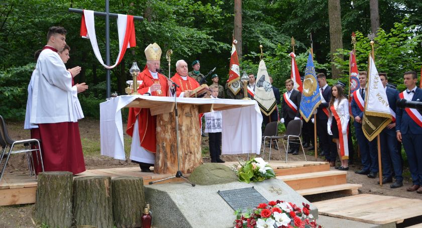 W 75. rocznicę rozstrzelania zebrali się w Lesie Kidałowickim 