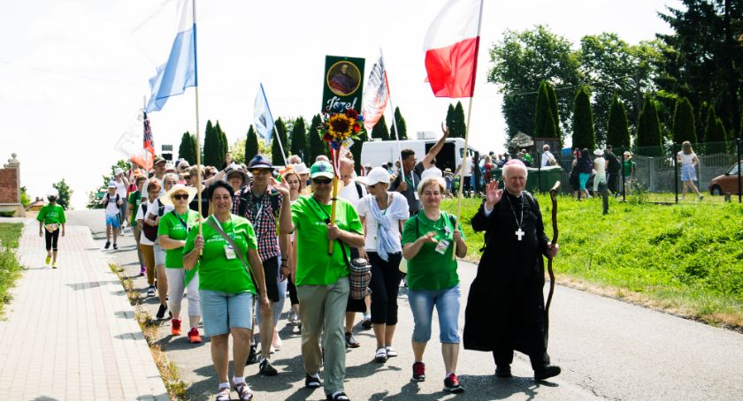 Dziennie idą około 33 km 