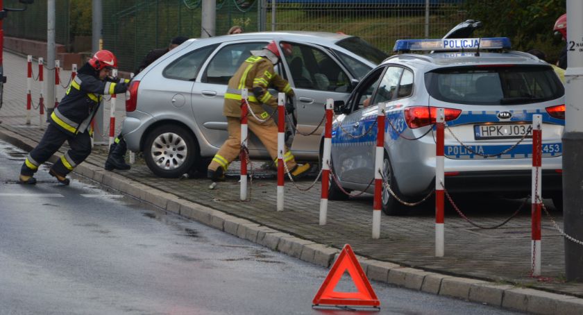 Wpadł w poślizg i stracił panowanie nad citroenem 