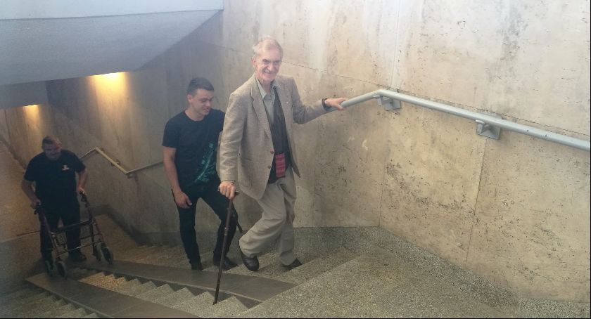 Niepełnosprawny nie mógł skorzystać z platformy