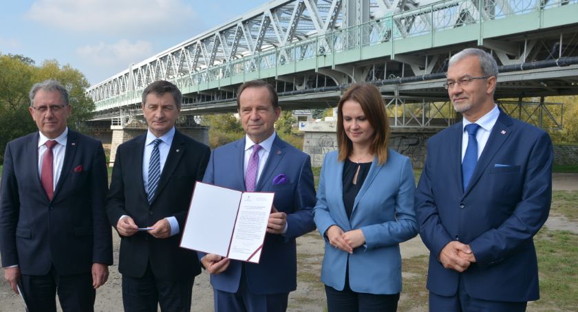 Minister zapowiada rozpoczęcie inwestycji budowy drugiego mostu na Sanie