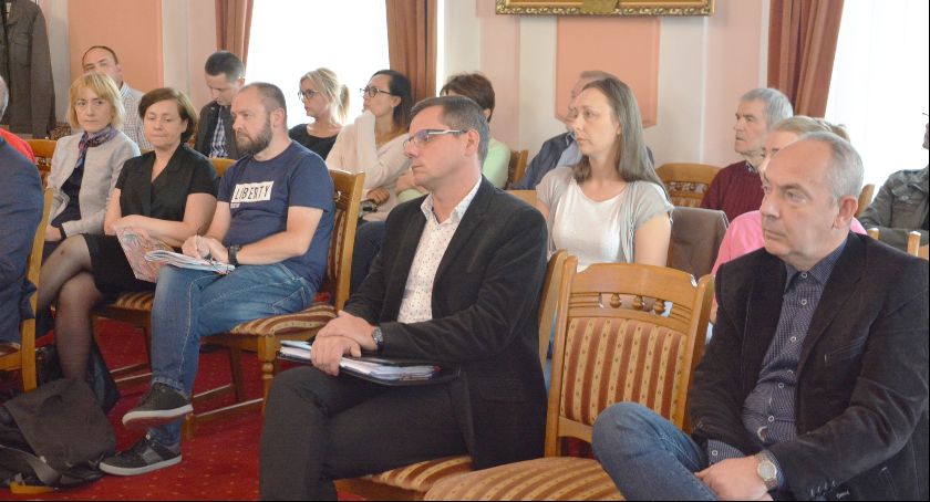 Zamiast problemem radni zajmowali się sobą. A mieszkańcy na sesji szukali pomocy 