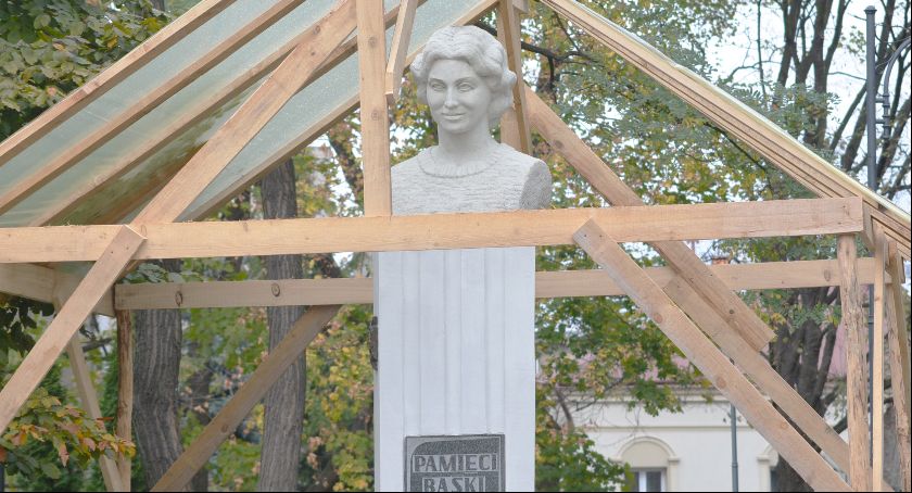 Rozpoczął się remont pomnika Czesławy Puzon ps. Baśka