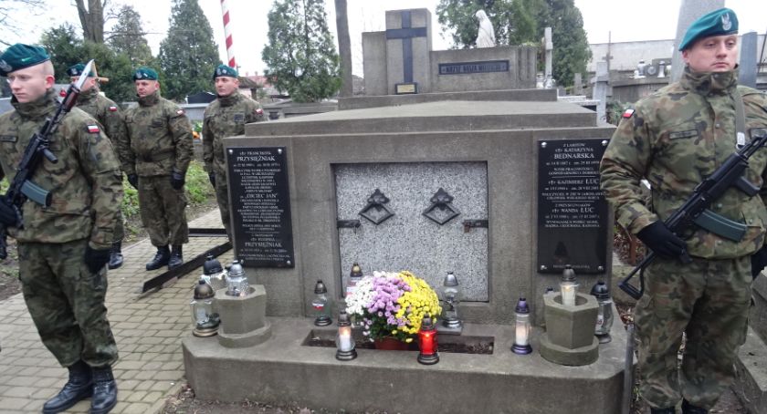 UB zabiło mu żonę, która była w siódmym miesiącu ciąży. Dziś 110. rocznica urodzin Ojca Jana