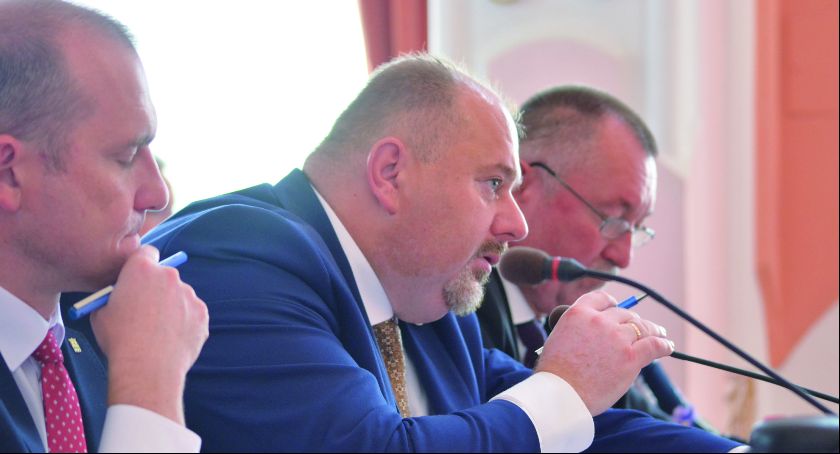 Miejskie wojny: Burmistrz kontratakuje