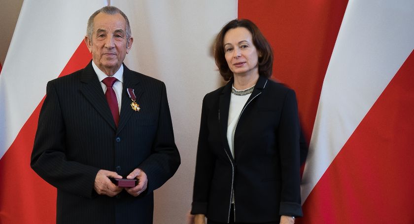 Złoty Krzyż Zasługi dla Mieczysława Kruka w Szówska