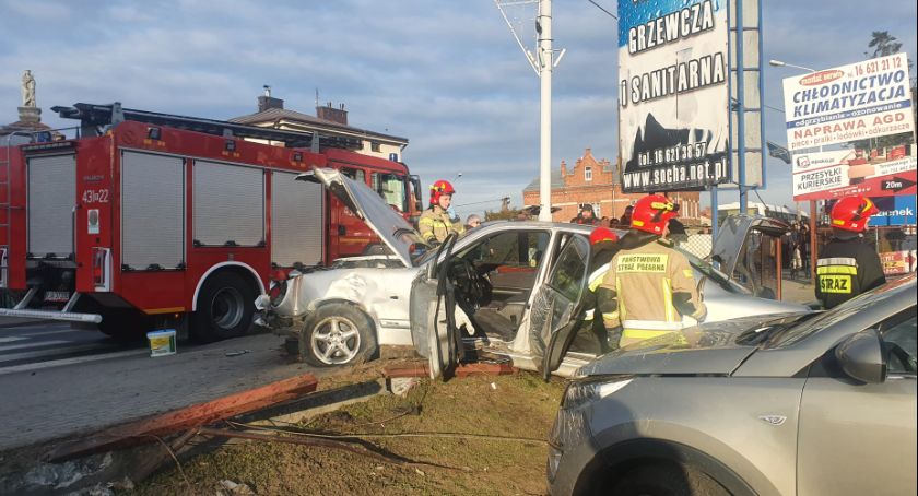 Jechał pod wpływem alkoholu, wjechał w ogrodzenie 
