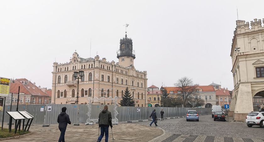 Rynek zagrodzony. Rozpoczęła się przebudowa. Wywiad z burmistrzem W. Paluchem  