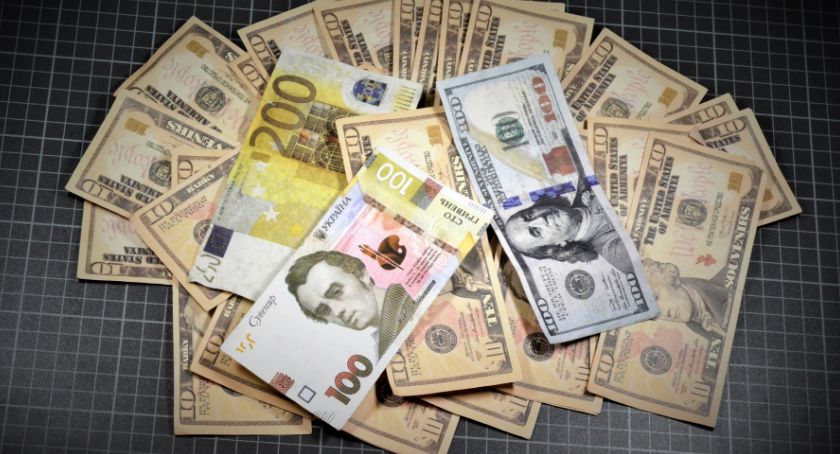 Na granicy posłużyła się banknotami z gier planszowych 