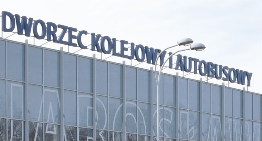 Płatny parking przy dworcu PKP