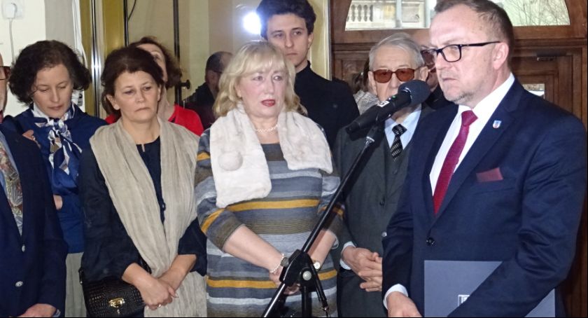 Odsłonięcie zrekonstruowanej tablicy gmachu „Sokoła” - Tablica znów upamiętnia bohaterów 