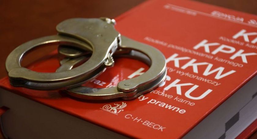 Pobił człowieka na dworcu. Chciał zabrać kurtkę i telefon 