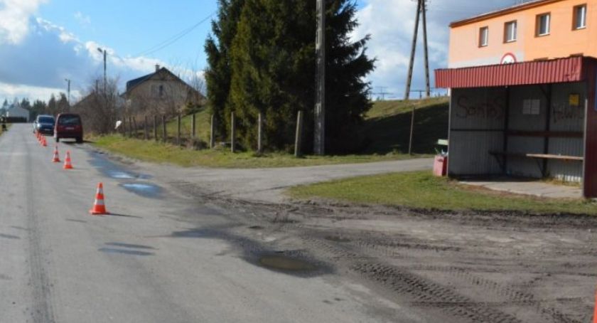 Nastolatka potrącona koło przystanku 