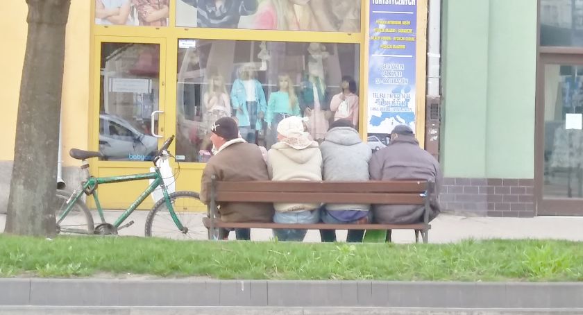 Słońce rozwiało strach przed koronawirusem - Apel o pozostanie w domach
