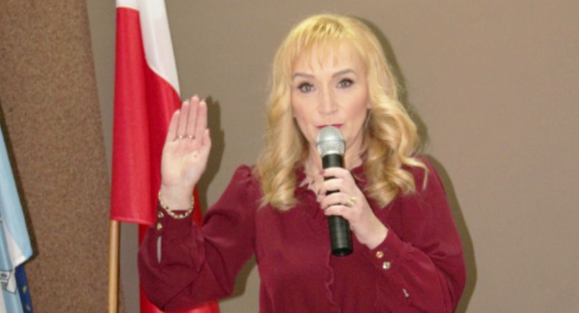 Ślubownie i pensja dla wójt Elżbiety Grunt: 9 420 zł 