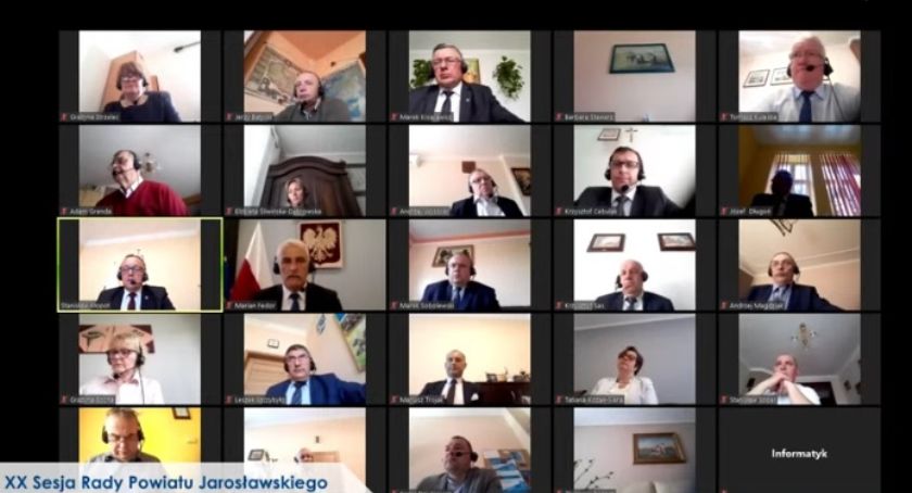 Walka z pandemią, pieniądze na szpital i drogi. Radni powiatowi obradowali zdalnie