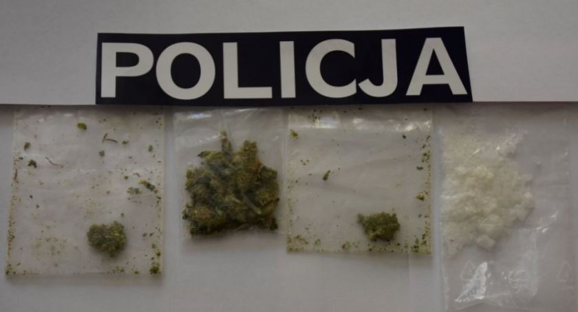 Interweniujący w sprawie domowej awantury policjanci znaleźli narkotyki 