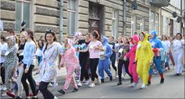 Dzień piżamy - uczniowie Spożywczaka biegali po małym parku, by pomóc dzieciom chorym onkologicznie