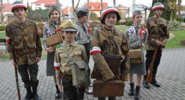 Odśpiewanie hymnu i koncert laureatów przeglądu pieśni patriotycznych w Wiązownicy