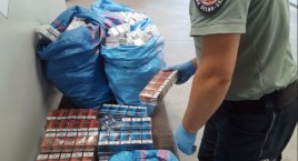 Celnicy z Korczowej udaremnili przemyt 1,5 tys. paczek papierosów. Pomógł im w tym pies Jake